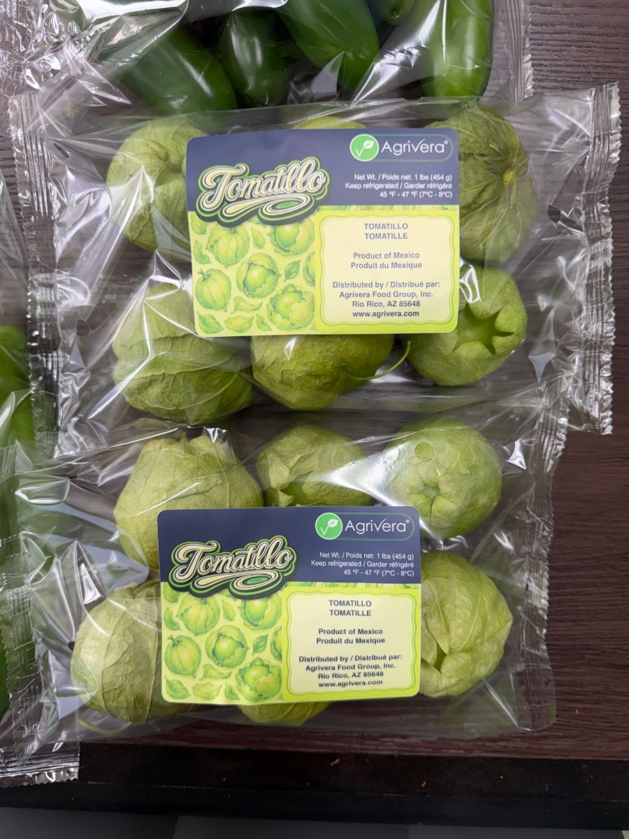 Bolsas de una libra para venta minorista de tomatillo con cáscara, bajo la marca Agrivera